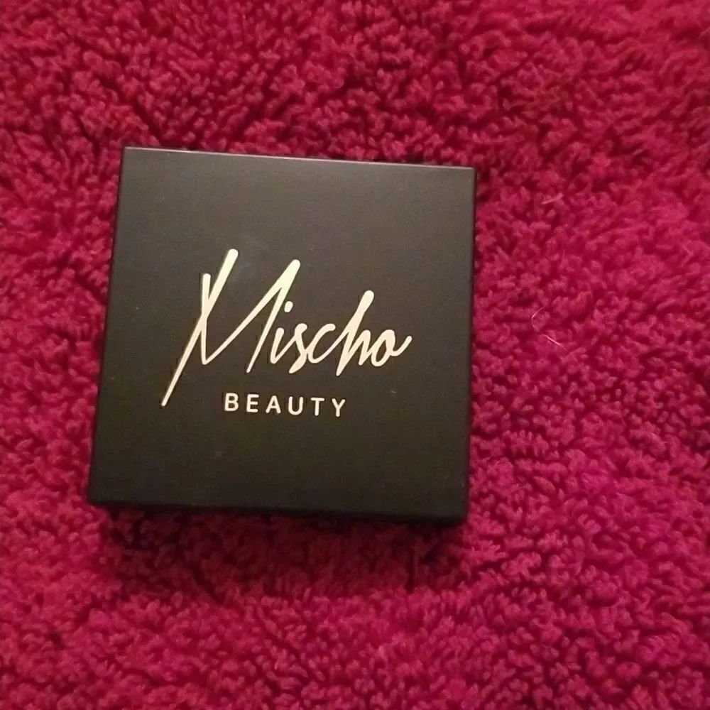 Cosmetics set with pouch - Picture 6 of 11